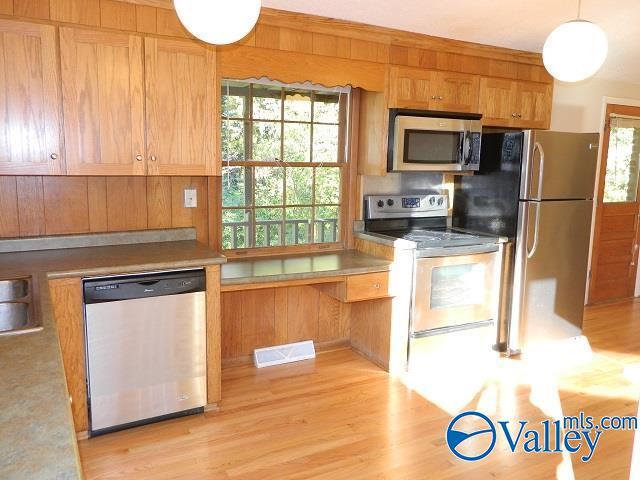 Photo - 920 Sommerset Rd SE