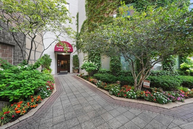 Building Photo - 40 E 9th St Unit 805