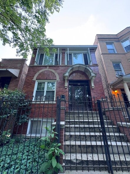 Building Photo - 2346 S Marshall Blvd Unit 1