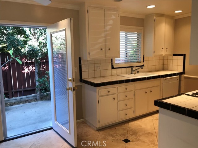 Photo - 356 E 20th St