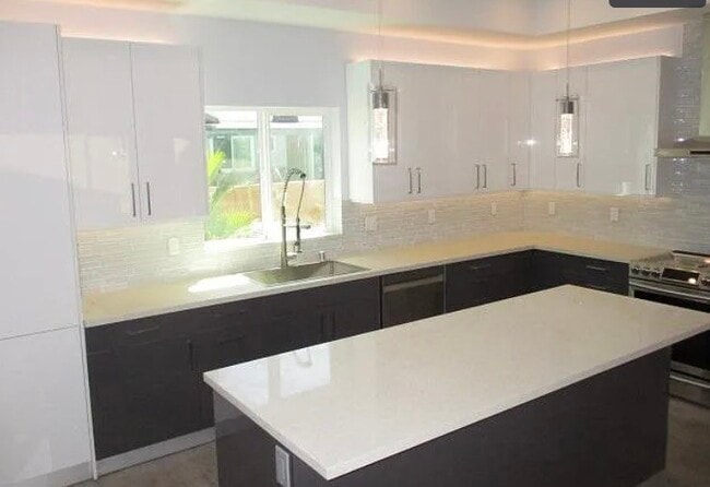 Photo - 6848 Encino Ave