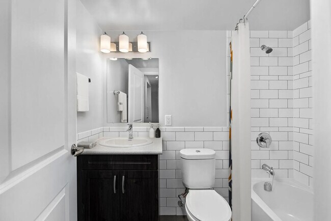 Photo - 2055-2057 Barsuda Dr