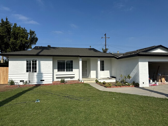 Building Photo - 13311 Lucille St Rental