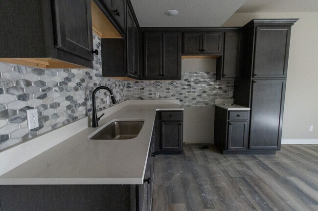 Photo - Brand New Construction on East Campus! Unidad 102