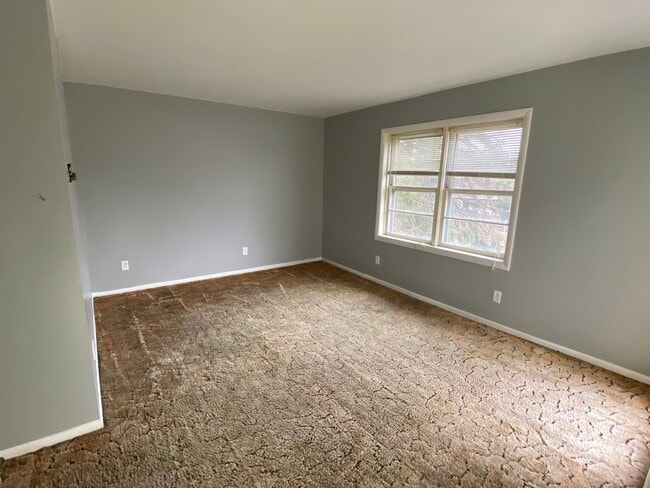 Living Room - 214 S Bloomington St Unit 3