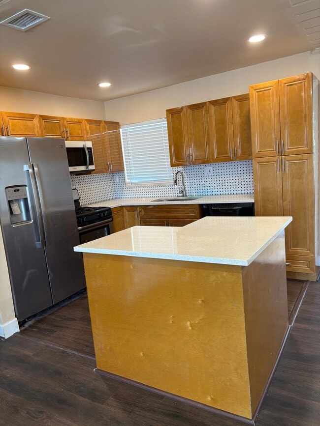 Photo - 2205 A E Isaacs Ave