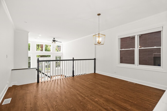 Photo - 3928 N Greenview Ave Unit 1