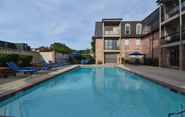 Photo - 2425 Underwood St Unit 346