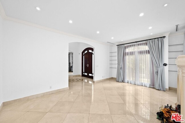 Photo - 9033 Cresta Dr