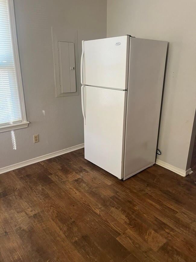 Photo - MOVE IN SPECIAL 2 bedroom 1 bath house