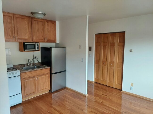 Photo - 2210 Pillsbury Ave Unit 15E