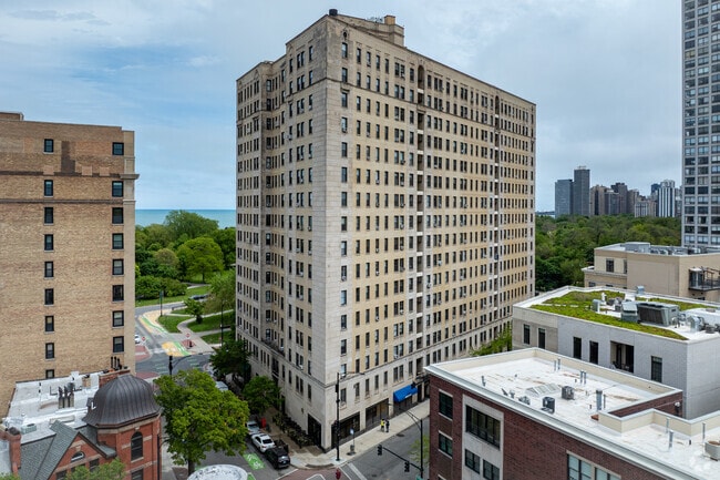 Alternate - 2000 N Lincoln Park W