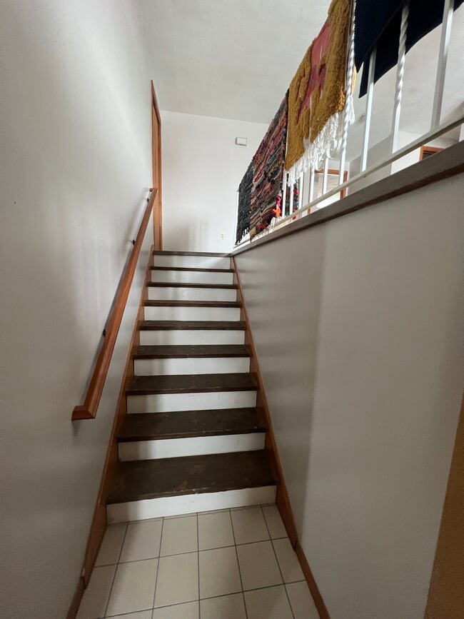 Photo - 15 Burns St Unit Spacious 2Bedroom  2
