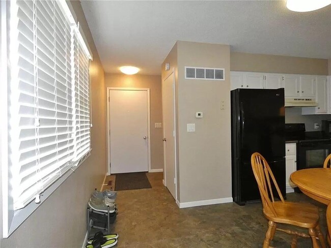 Entry Way - 77 Brook Cir Unit 2