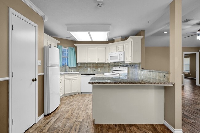 Building Photo - 415 Paradise Ln