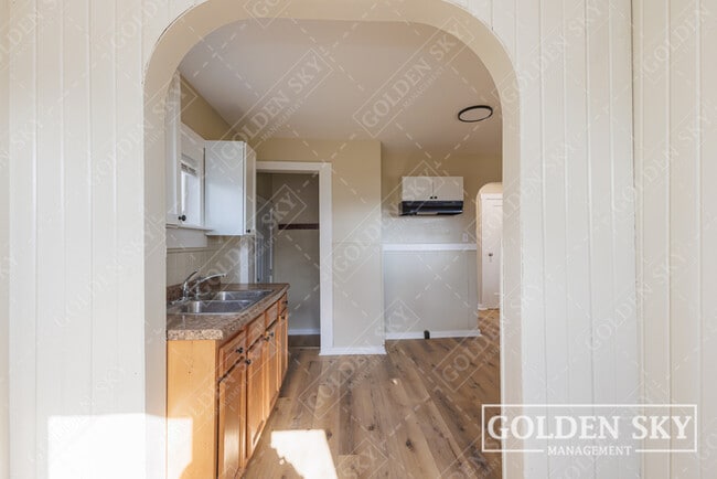 Photo - 4613 S Madison St