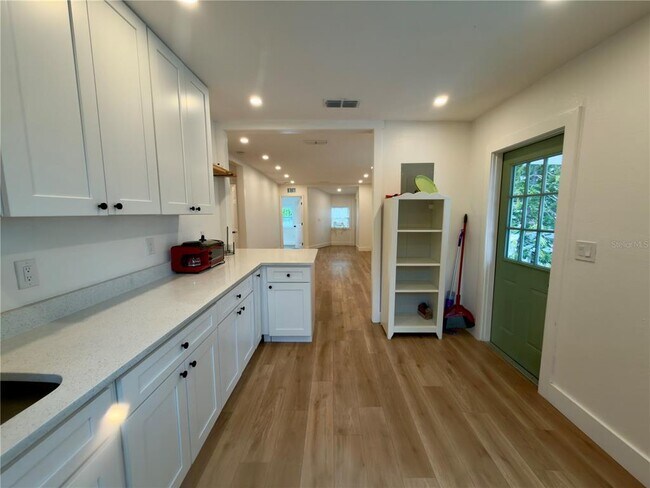 Photo - 2238 Quincy St S