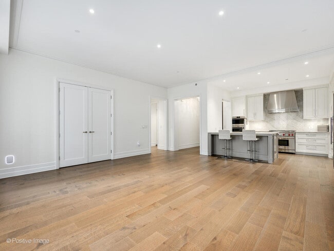 Photo - 435 N Michigan Ave Unidad 611