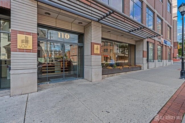 Building Photo - 110 Somerset St Unit 2205