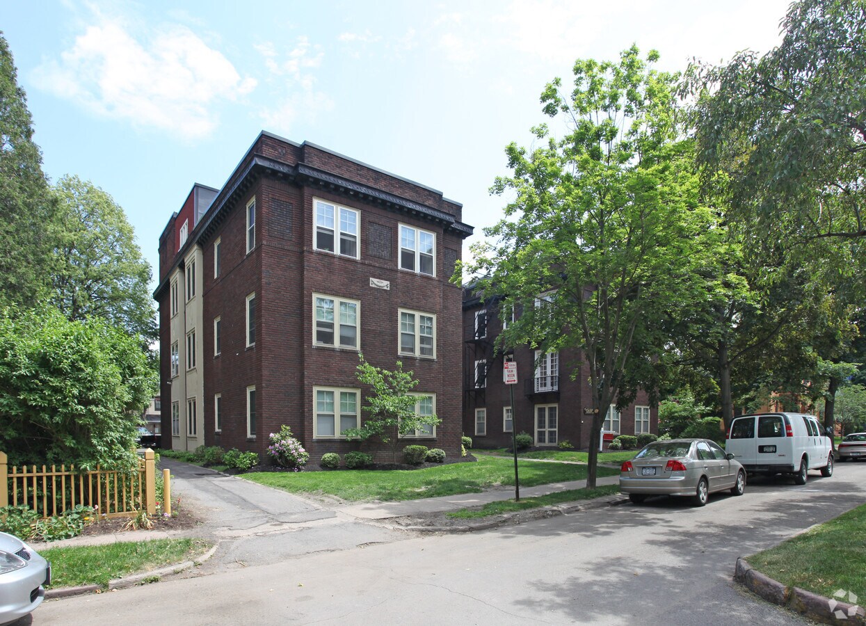 Arnold Court Apartments - Arnold Court