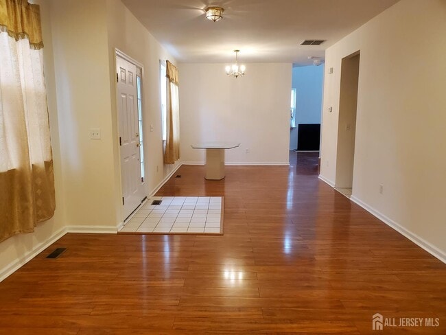 Photo - 202 Alder Ct