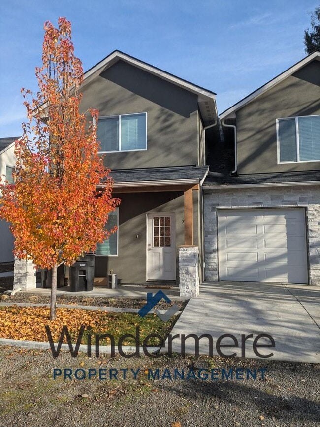 Building Photo - woodlawn705/707 Unit 705 Woodlawn Street