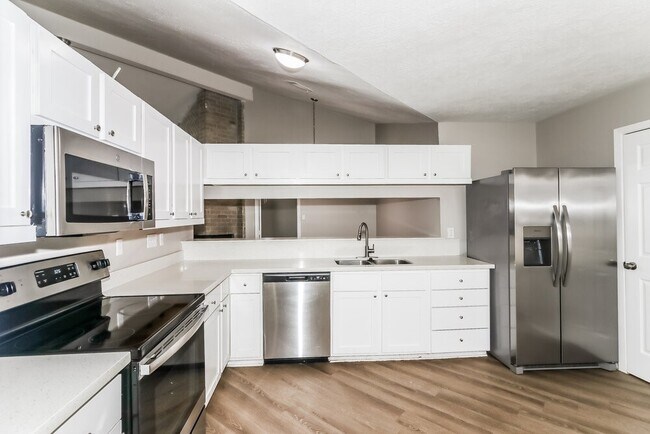 Photo - 2406 Heathergold Dr