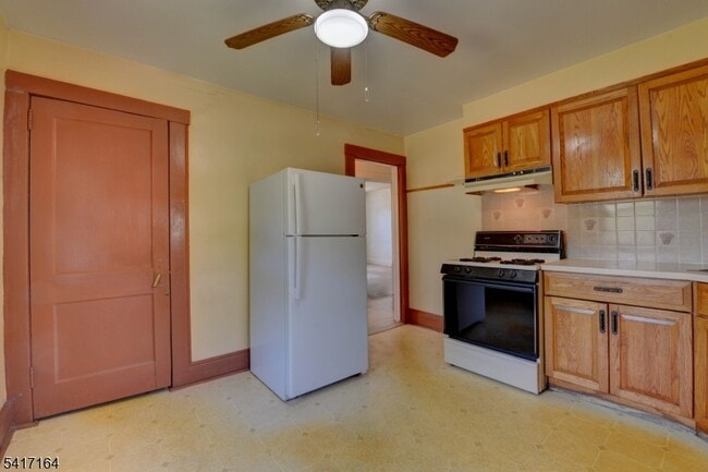 Photo - 120 Newark Pompton Turnpike