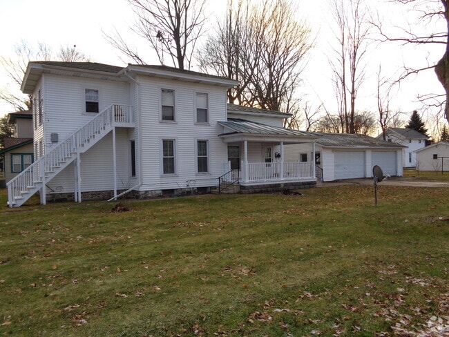 Building Photo - 302 E Division St Rental