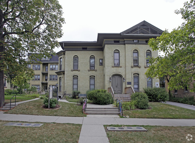 Building Photo - 1227 N Cass St Rental