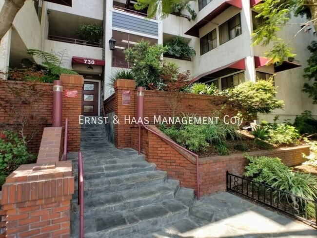 Building Photo - 730 W 4th St Unit #313