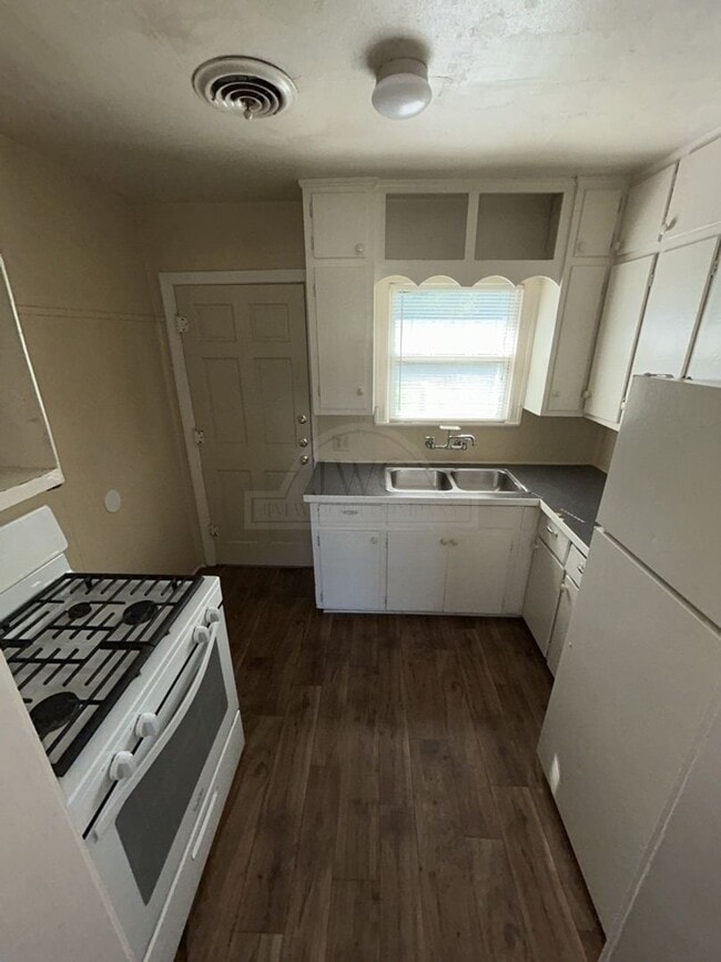 Photo - 1102 Stewart St
