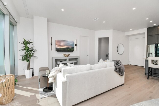 Building Photo - 1600 Post Oak Blvd Unit 807