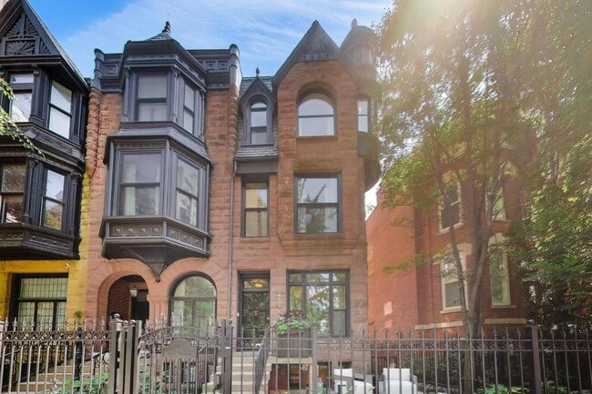 Building Photo - 45 E Division St