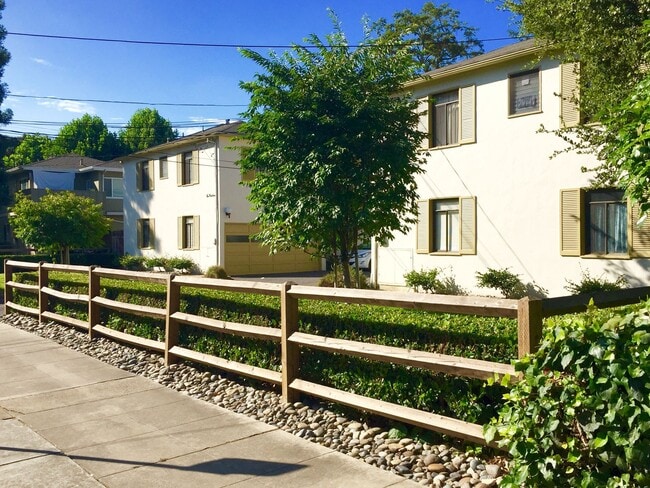 Laurel Oaks Apartments