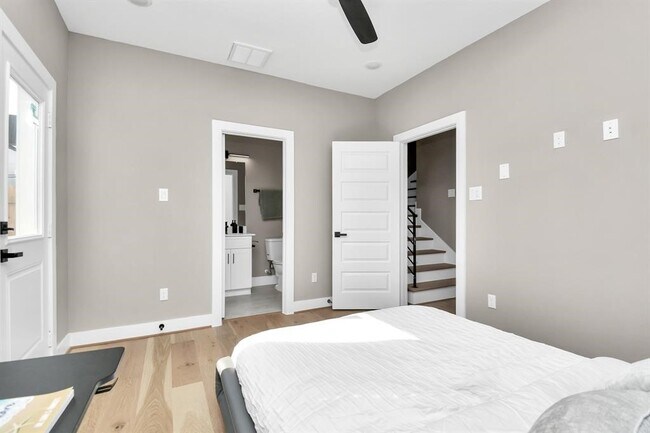 Photo - 316 Thornton Rd