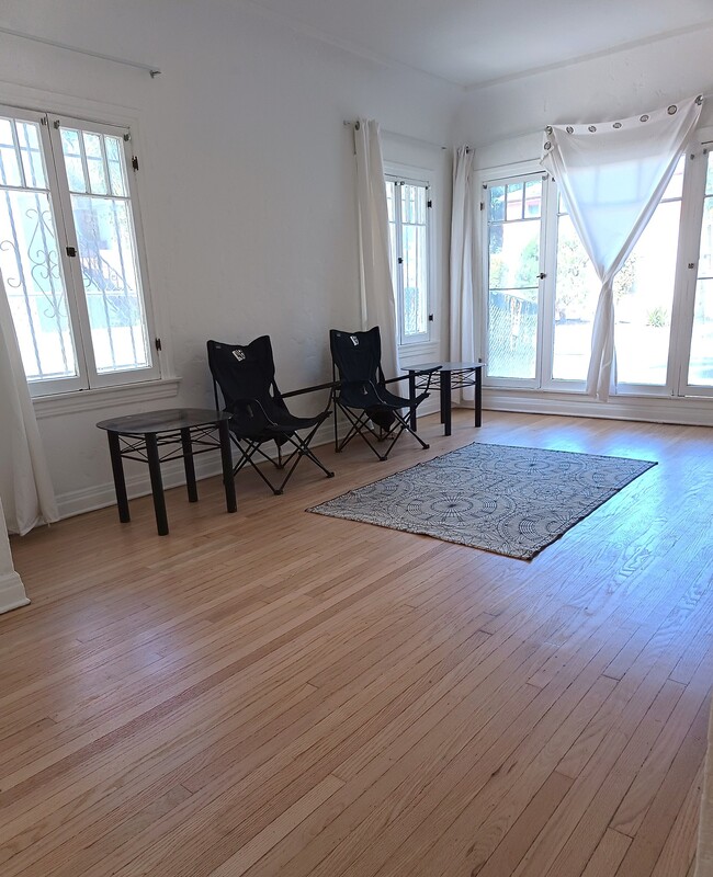 Building Photo - 427 N Genesee Ave Unit -