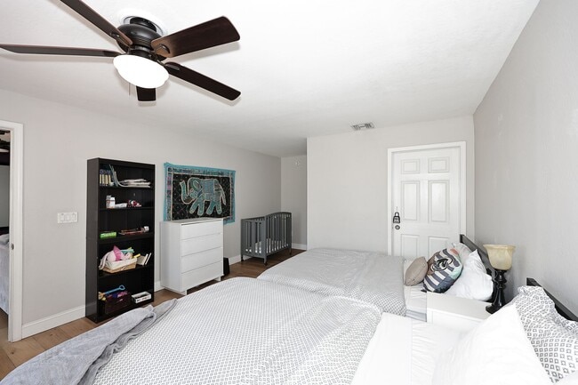 Photo - 3413 N 16th Dr