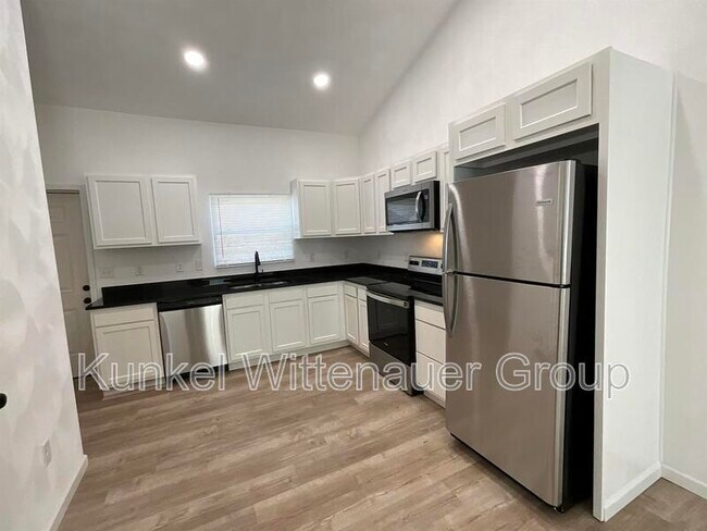 Photo - 5 Lakewood Dr