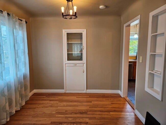 Photo - 4Bd/2Ba Two Story Home - For Viewing!