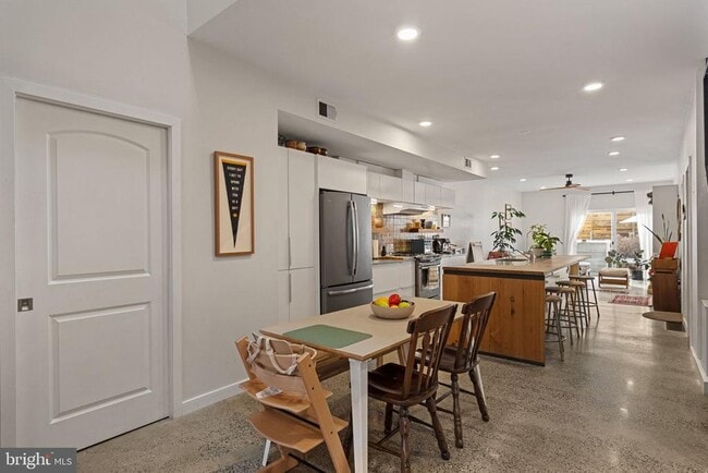 Photo - 2332 E Fletcher St