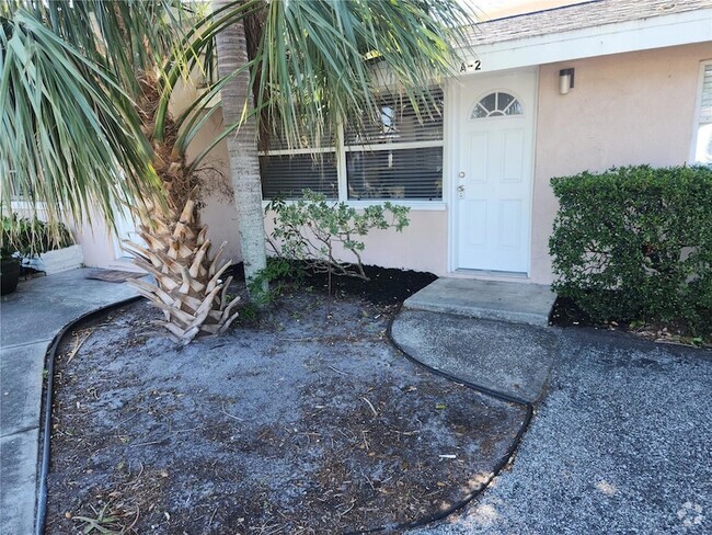 Building Photo - 1630 Redwood St Unit A2 Rental