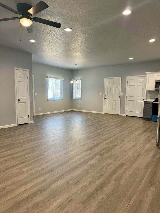 Photo - 324-326 W Coral Dr