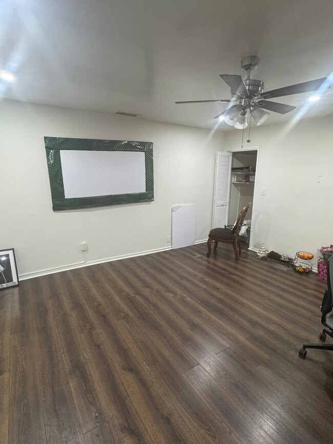 Photo - 150 W 49th St