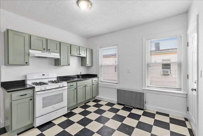 Building Photo - 55 Mascot St Unit 3
