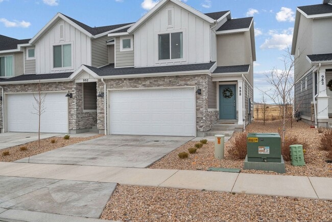 Building Photo - 988 W Broadleaf Dr