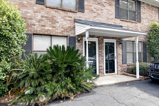 Building Photo - 6240 Lucille Dr Unit E Rental
