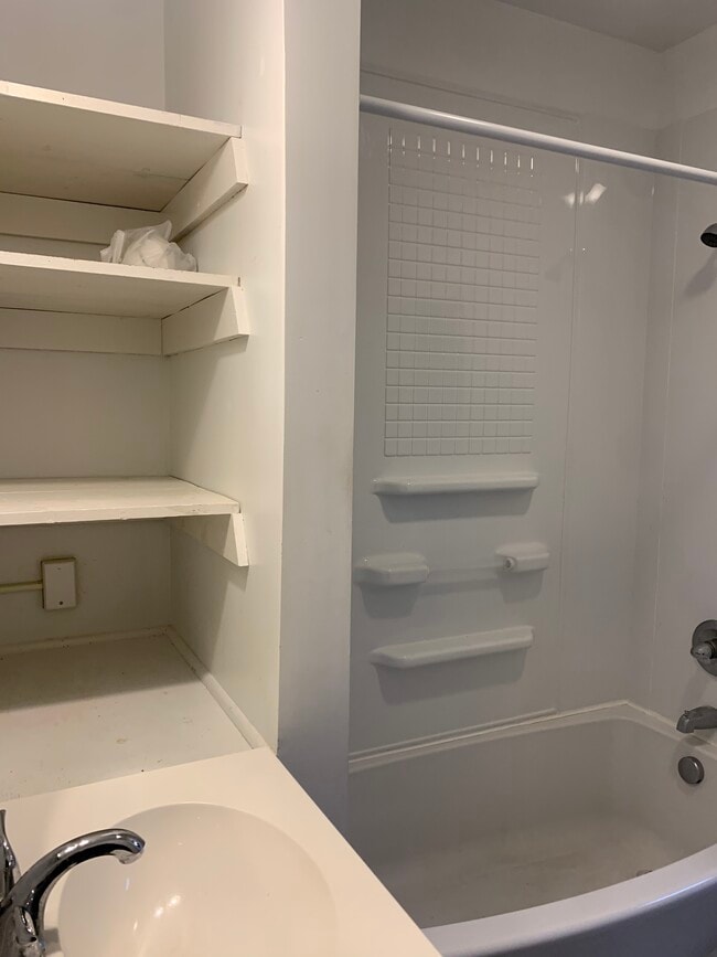 Building Photo - 319 N Main St