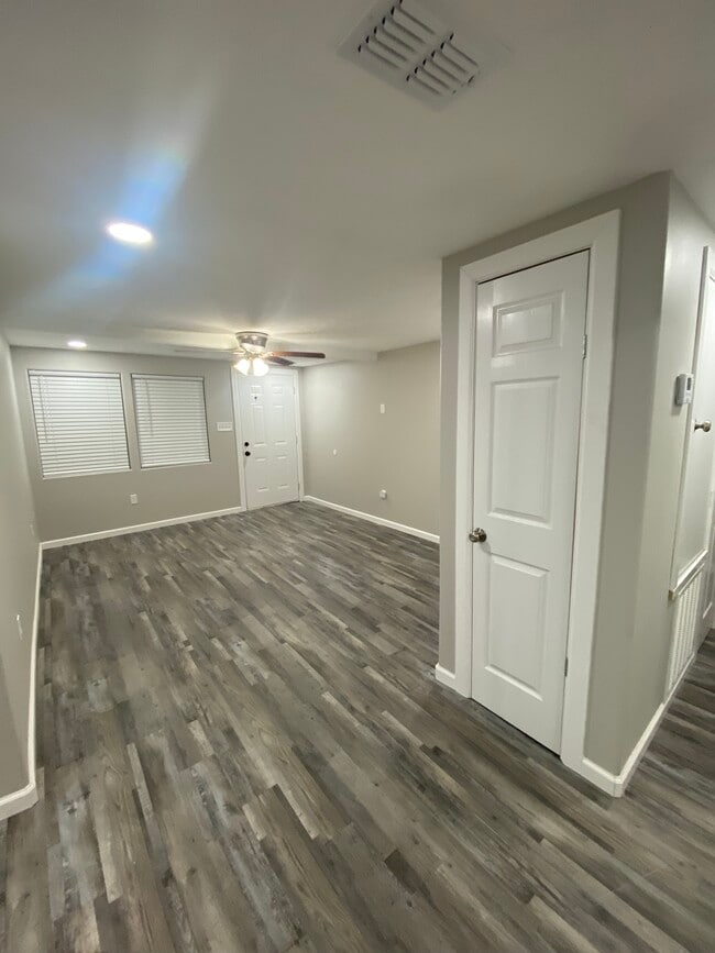 514 S 3rd St House House Rental in Santa Rosa, TX