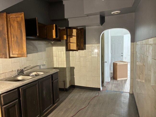 Photo - 156 E 107th St